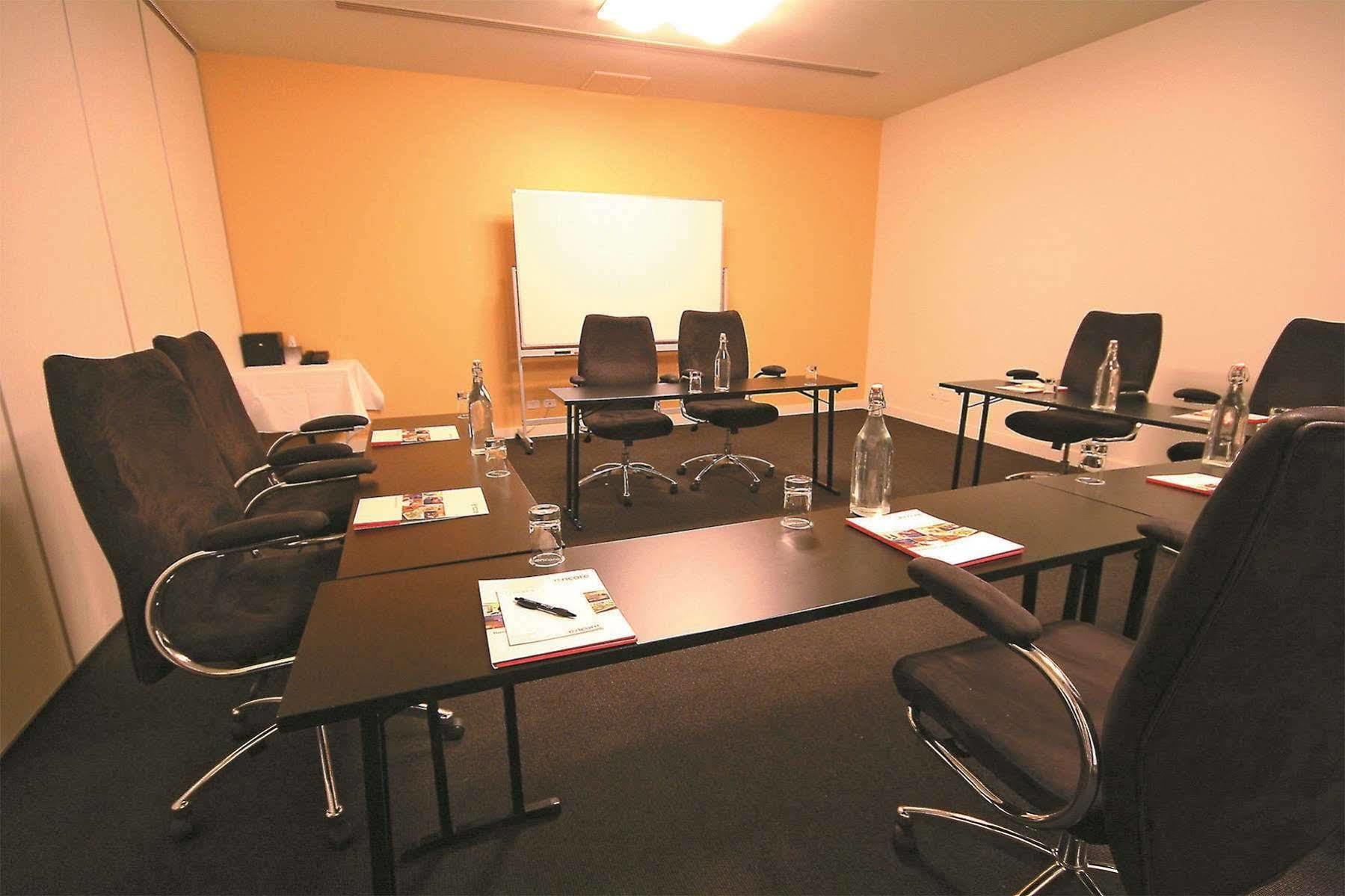 Holiday Inn Dandenong By Ihg Екстериор снимка